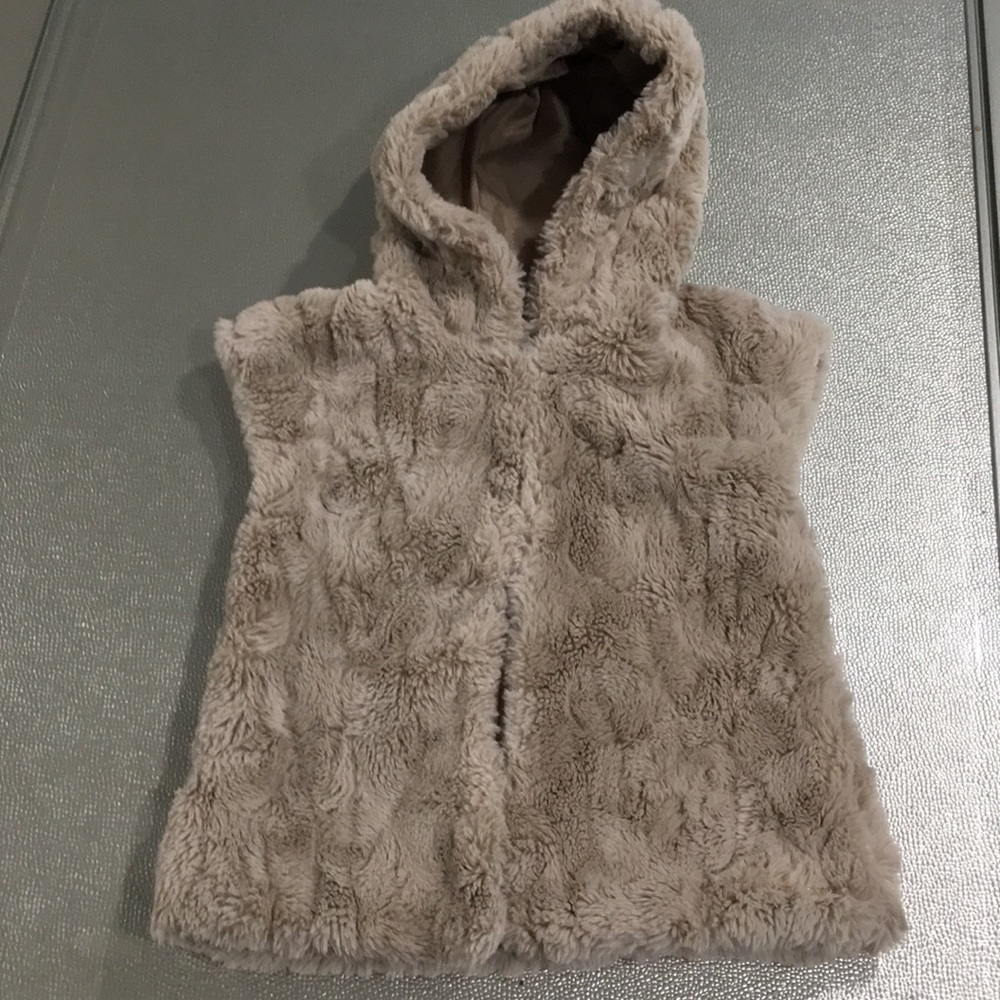 Mayoral Faux Fur Hooded Vest Girls 3T